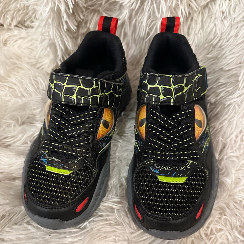 Skechers Boys tennis shoes Size 1
